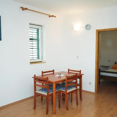 Apartamento With A Parking Space - 5096 Murter